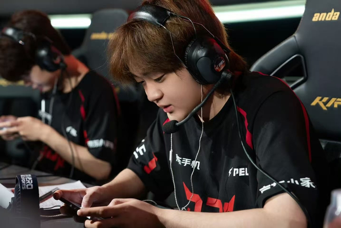 DFM力克JDG,Hanssama单局斩获MVP宿命之战半决赛,引爆全场热议 DFM力克JDG,Hanssama单局斩获MVP宿命之战半决赛,引爆全场热议