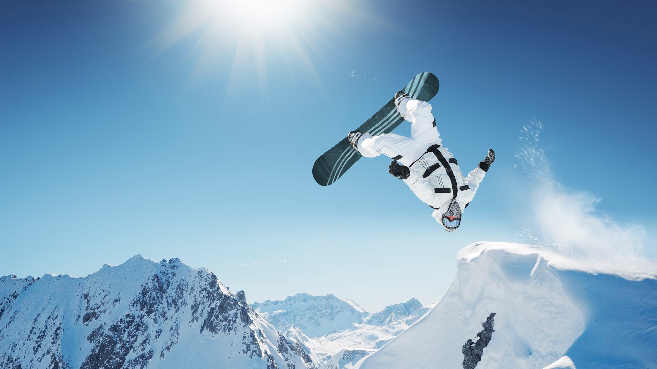 开云体育平台APP-当劳塔罗在F1争冠夜上演帽子戏法，一场平行宇宙的完美错位狂欢