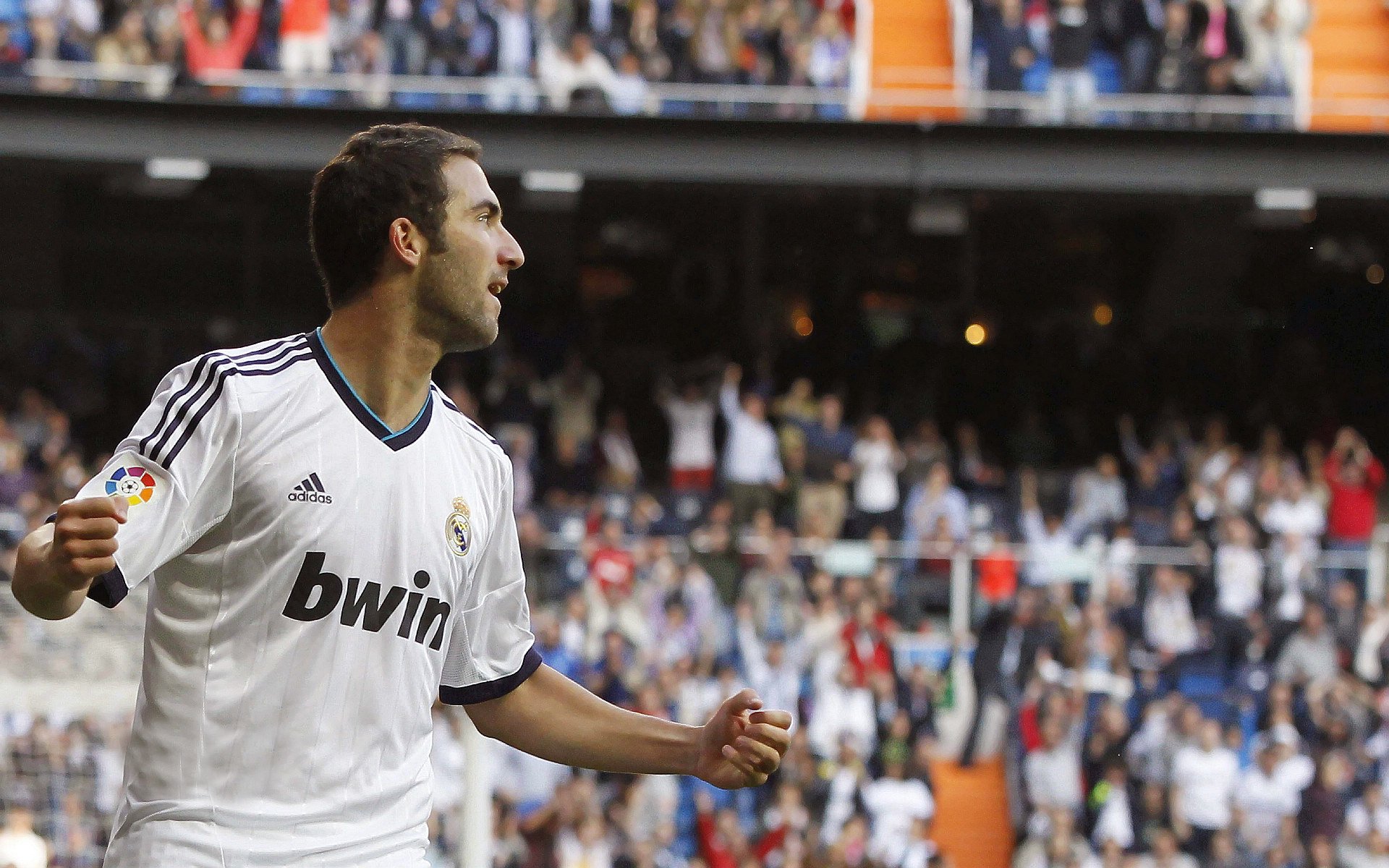 开云体育在线-撕裂防线的银子弹！萨内独造三球诠释何为现代边锋天花板