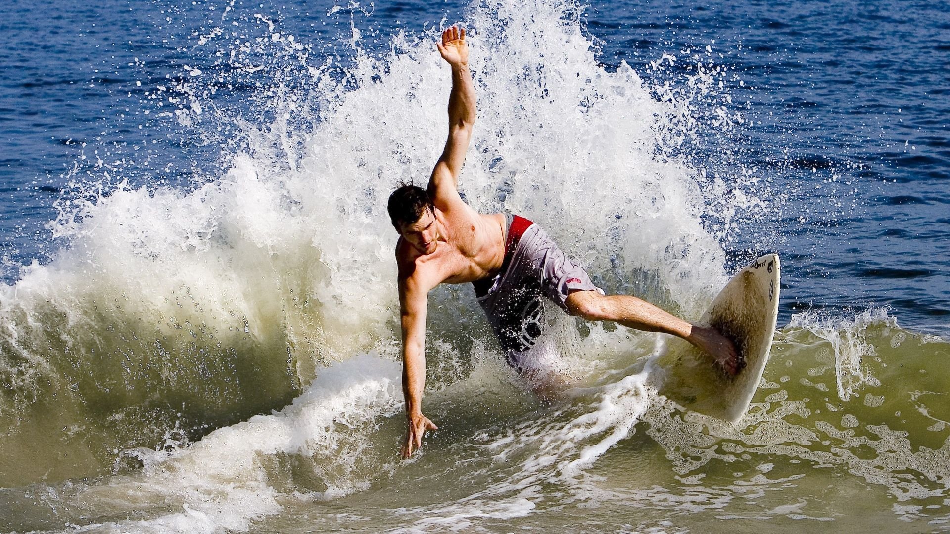 开云APP-绿茵骑士铁蹄踏碎浙江梦？德甲争冠隐喻下的跨时空足球狂想