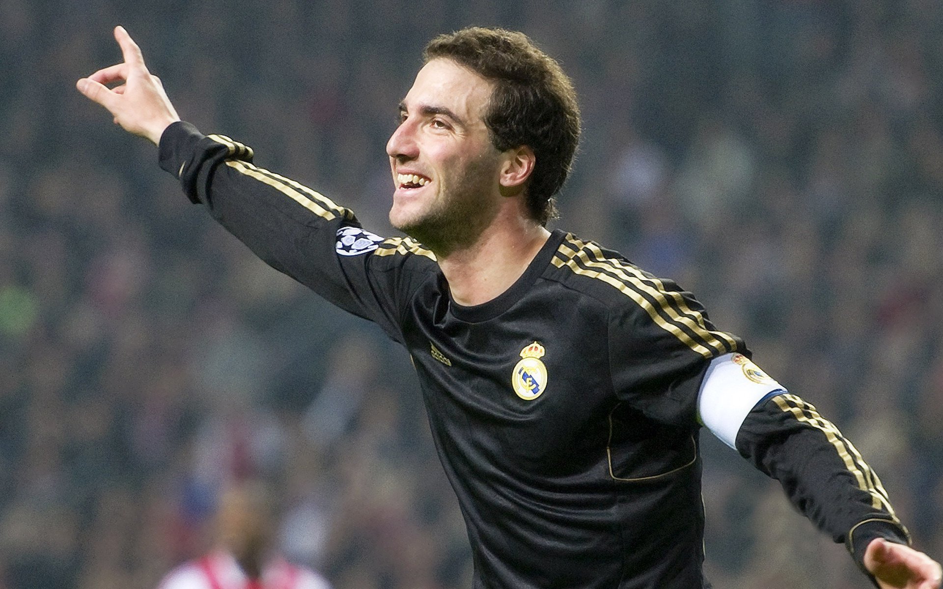 凌晨战报，AC米兰生死战险胜南非，迪马利亚一剑封喉！铁血与魔法的胜利